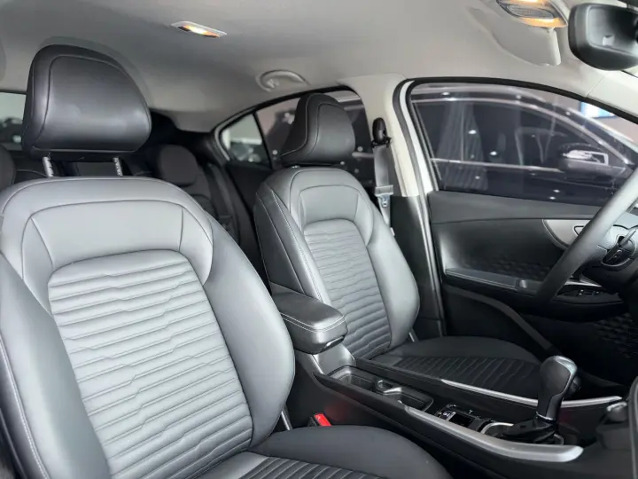 FASTBACK 1.0 Turbo 200 Hybrid Audace