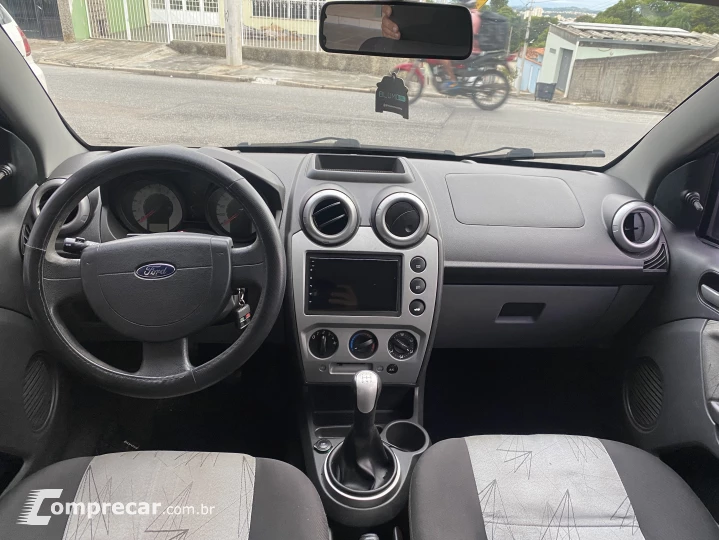 FIESTA 1.6 MPI Class Hatch 8V