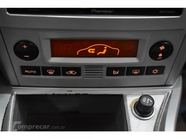 VECTRA SEDAN - 2.0 MPFI ELEGANCE 8V 4P MANUAL