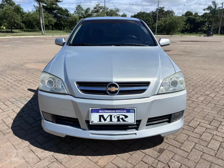 ASTRA 2.0 MPFI Sedan 8V