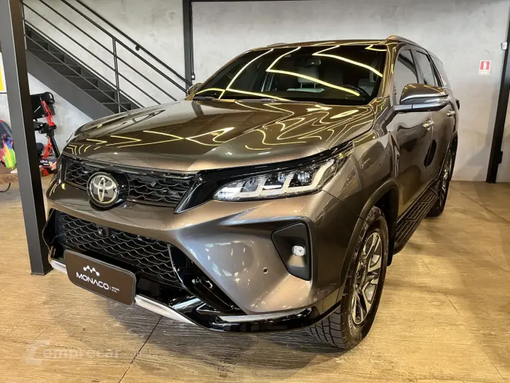 Hilux SW4 2.8 4P SRX 4X4 DIAMOND 7 LUGARES TURBO DIESEL AUTO