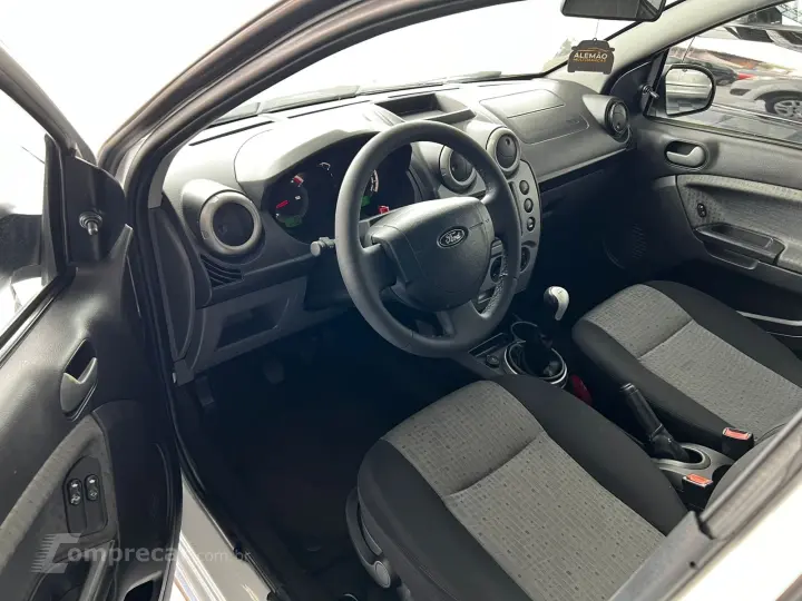 FIESTA 1.6 Rocam Sedan 8V