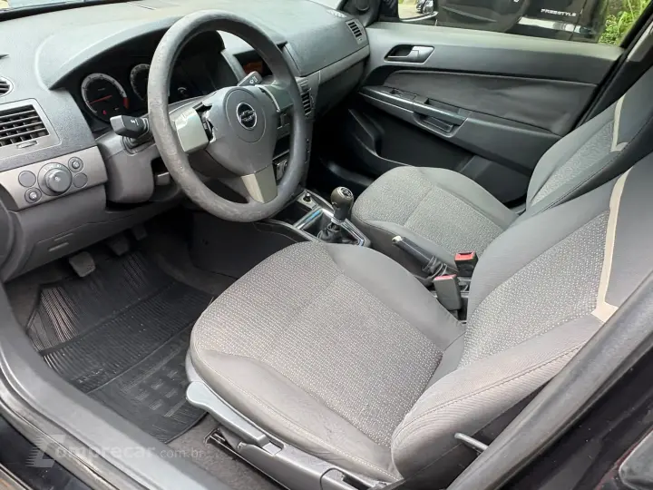 VECTRA 2.0 MPFI Expression 8V