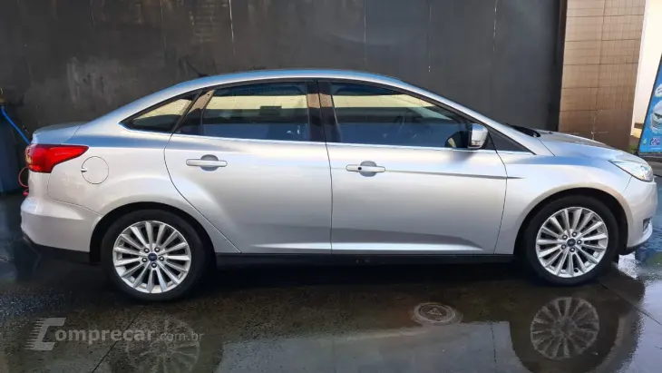 FOCUS 2.0 Titanium Fastback 16V