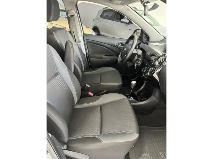 ETIOS 1.5 X PLUS 16V FLEX 4P AUTOMÁTICO