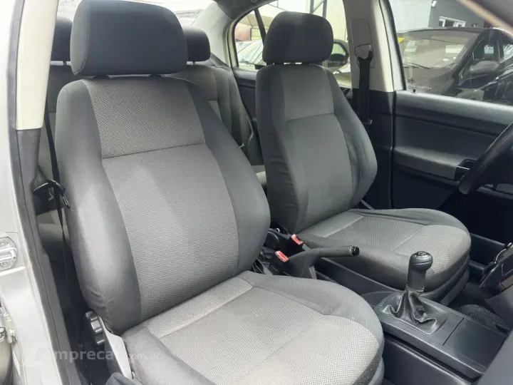 Polo Sedan 1.6 4P FLEX