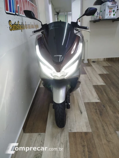 PCX 150 DLX