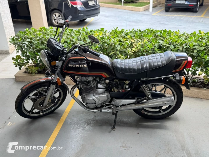 CB 400