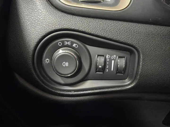 RENEGADE 1.8 16V FLEX 4P AUTOMÁTICO