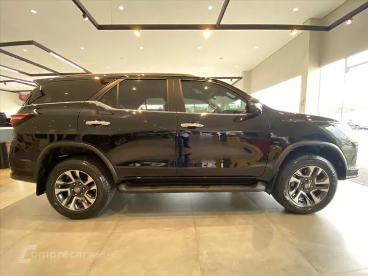 HILUX SW4 2.8 D-4D TURBO DIESEL SRX PLATINUM 7L 4