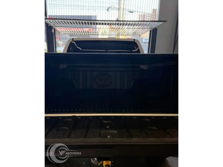 HILUX 2.8 D-4D TURBO DIESEL CD SRX 4X4 AUTOMÁTICO