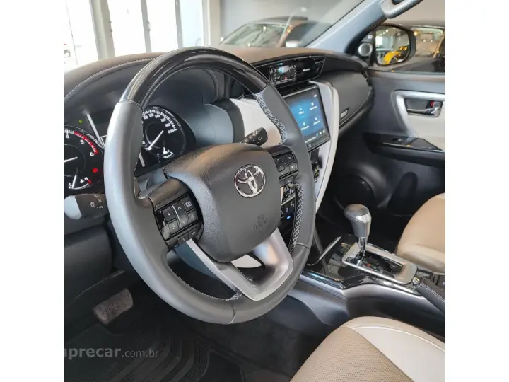 HILUX SW4 2.8 D-4D TURBO DIESEL DIAMOND 7L 4X4 AUTOMÁTICO