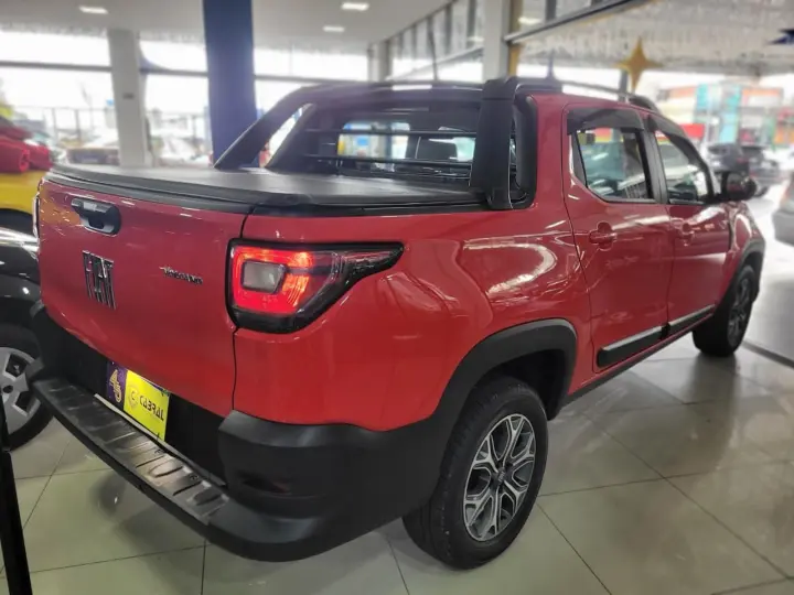 Strada Volcano 1.3 Flex 8V CD