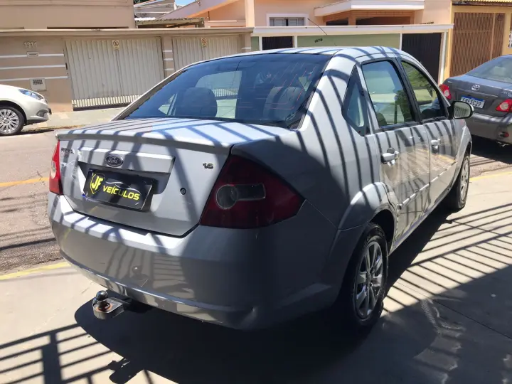 FIESTA 1.6 MPI Class Sedan 8V