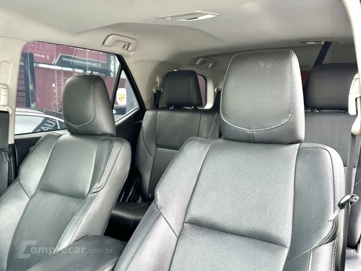 HILUX SW4 2.8 D-4D TURBO DIESEL SRX 7L 4X4 AUTOMÁTICO