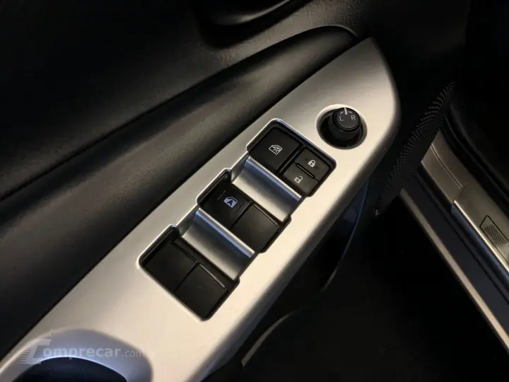 Yaris 1.5 16V Flex Sedan Xl Live Multidrive