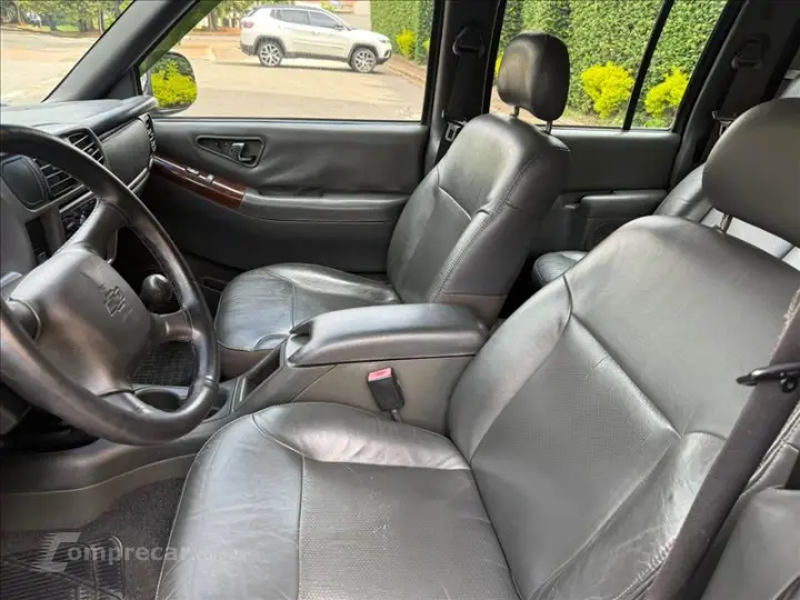 S10 2.4 MPFI Executive 4X2 CD 8V