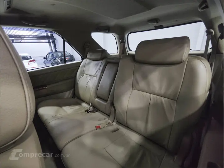 Hilux SW4 SRV D4-D 4x4 3.0 TDI Dies. Aut