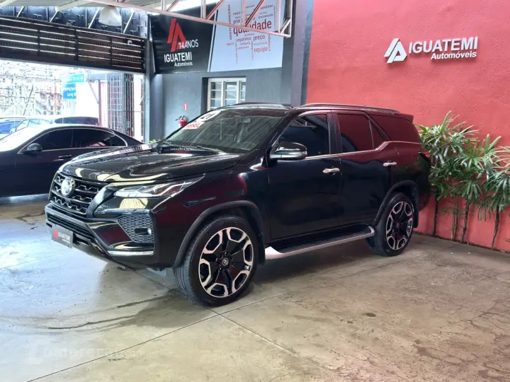 HILUX SW4 2.8 D-4D TURBO DIESEL SRX 7L 4X4 AUTOMÁTICO