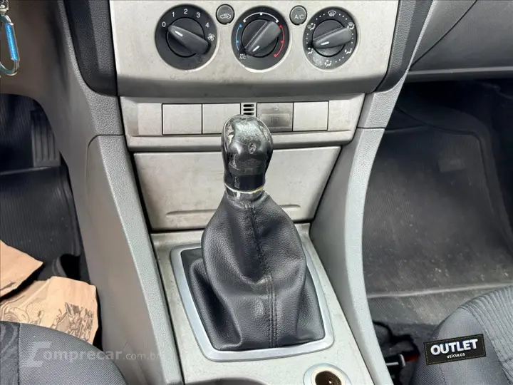 FOCUS 1.6 GL 16V FLEX 4P MANUAL