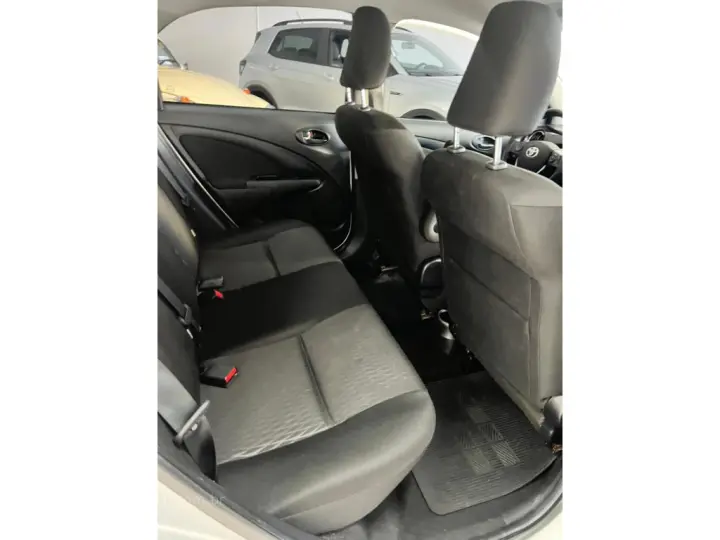 ETIOS 1.5 X PLUS 16V FLEX 4P AUTOMÁTICO
