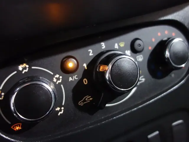 LOGAN - 1.6 16V SCE EXPRESSION MANUAL