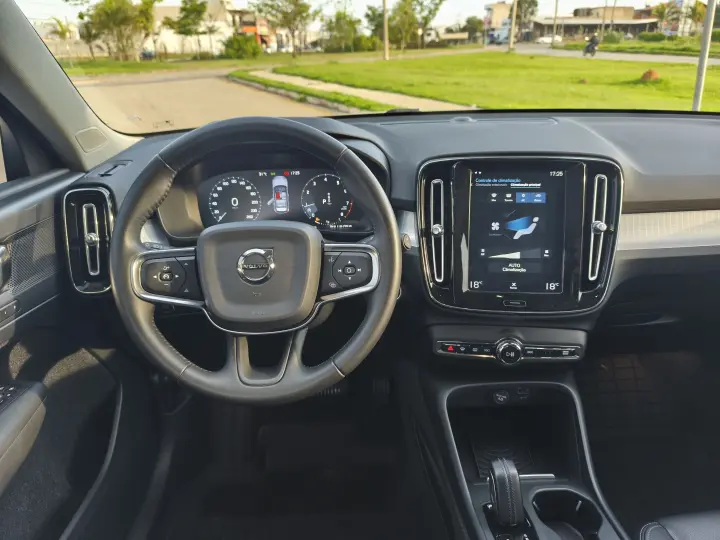 XC 40 2.0 T5 GASOLINA MOMENTUM AWD GEARTRONIC