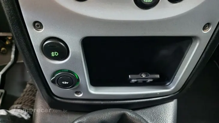 T-4 4x4 3.0 TB Int. Cap. Rígida Diesel