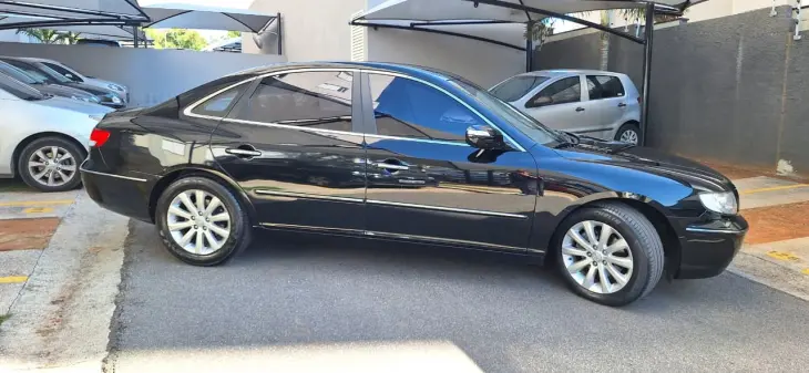 AZERA 3.3 MPFI GLS Sedan V6 24V