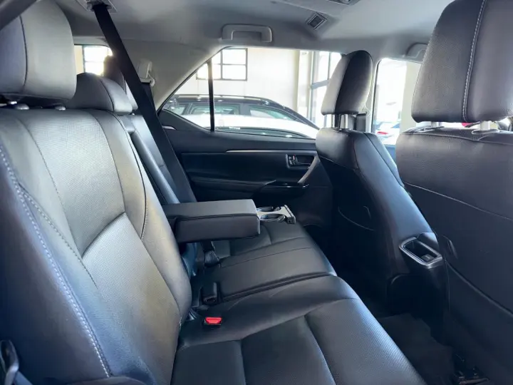 HILUX SW4 2.8 D-4d Turbo SRX 7L 4X4