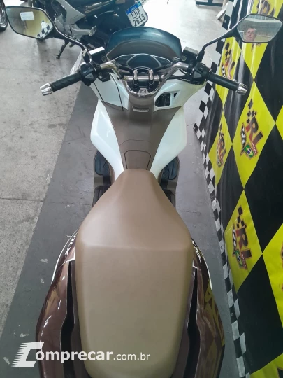 PCX 150 DLX