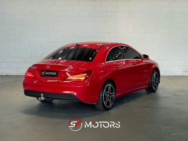 CLA 180 - 1.6 CGI 7G-DCT