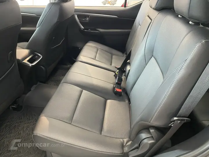 HILUX SW4 2.8 D-4D TURBO SRX PLATINUM 7L 4X4 AUTOMÁTICO