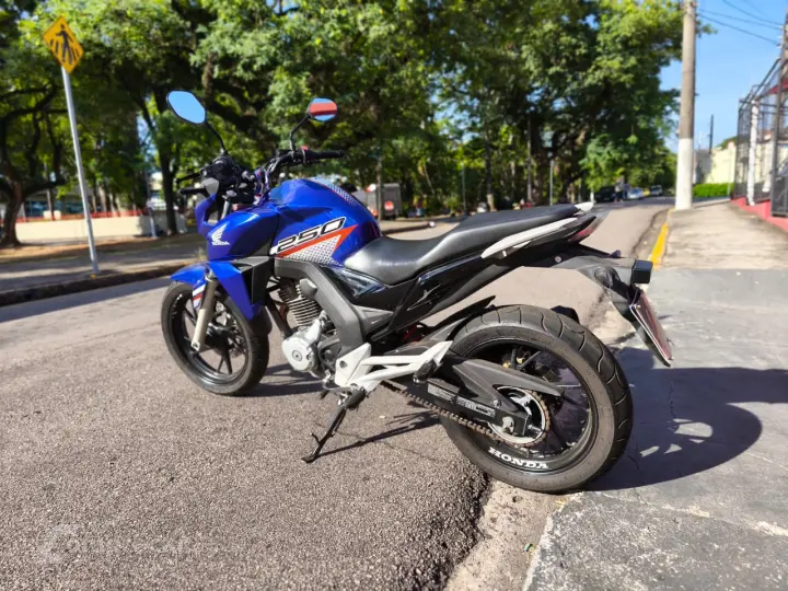 CB 250 F Twister Modelo sem Versão