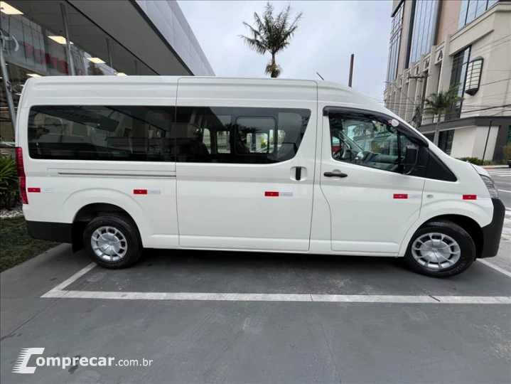 HIACE 2.8 D-4d Turbo Minibus 15+1 DX
