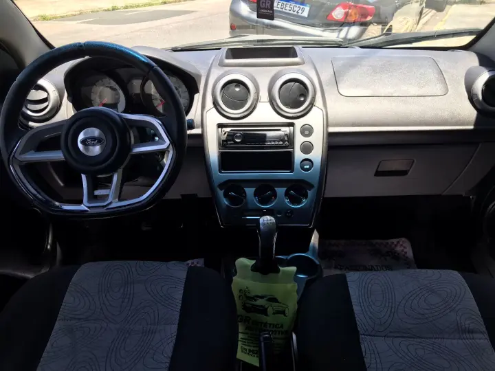 FIESTA 1.6 MPI Class Sedan 8V