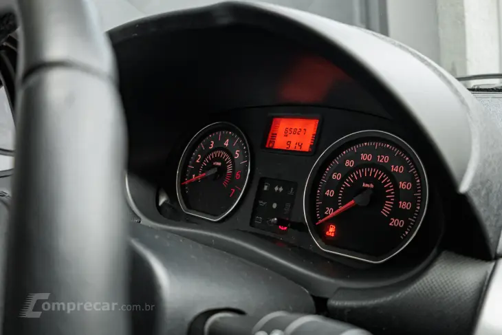 LOGAN 1.6 Expression 8V