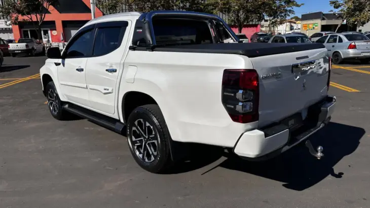 L200 TRITON 2.4 16V Turbo Sport Hpe-s CD 4X4