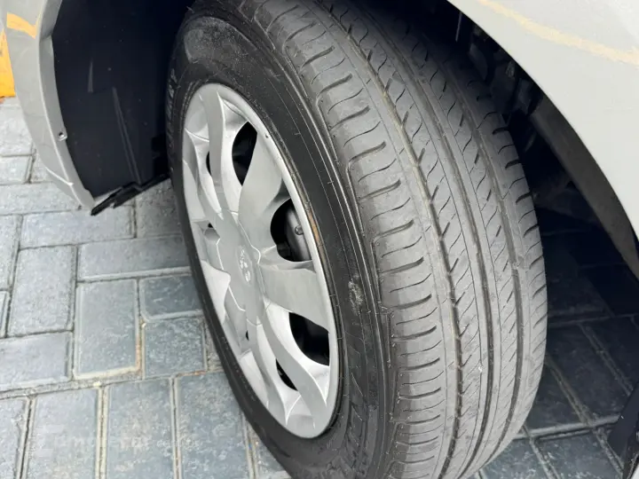 LOGAN 1.0 12V SCE Life