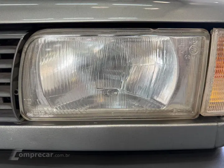 Voyage 1.8 Cl 8V Álcool 2P Manual