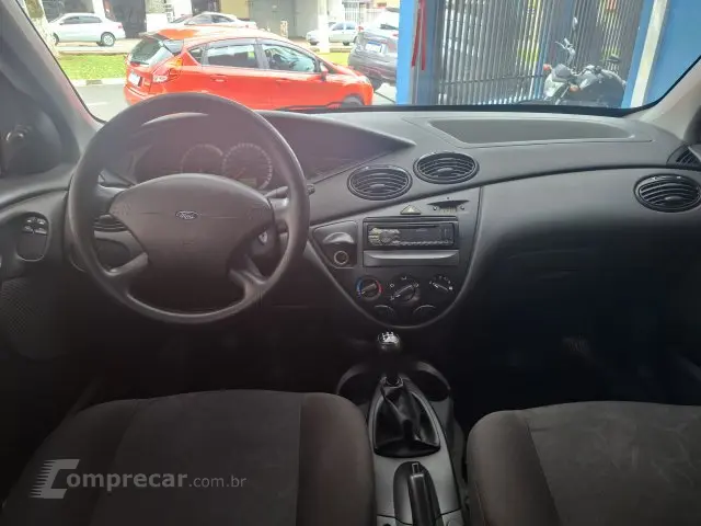 FOCUS HATCH - 1.6 GL 8V 4P MANUAL