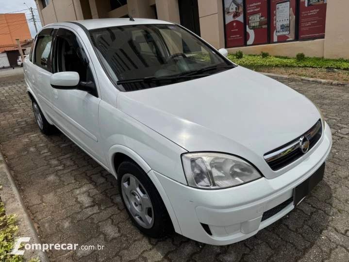 CORSA 1.4 MPFI Premium Sedan 8V