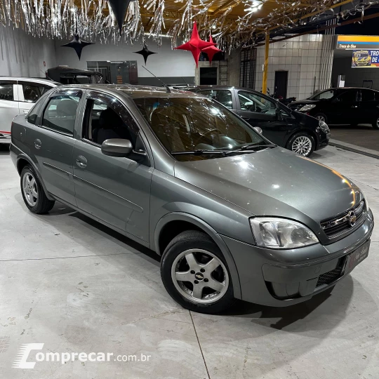 CORSA 1.4 MPFI Premium Sedan 8V