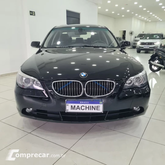 545I 4.4 Sedan V8 32V