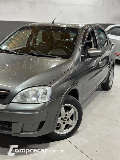 CORSA 1.4 MPFI Premium Sedan 8V