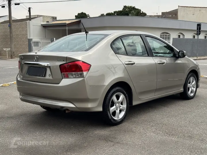 CITY 1.5 LX Sedan 16V