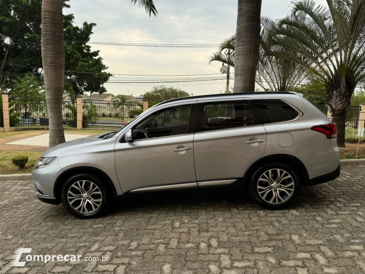 OUTLANDER 2.2 Mivec Di-d Hpe-s AWD