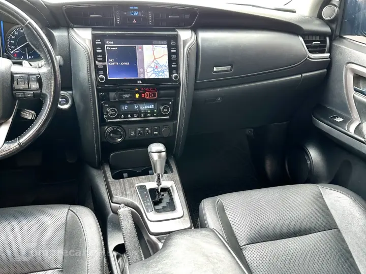 HILUX SW4 2.8 D-4D TURBO DIESEL SRX 7L 4X4 AUTOMÁTICO