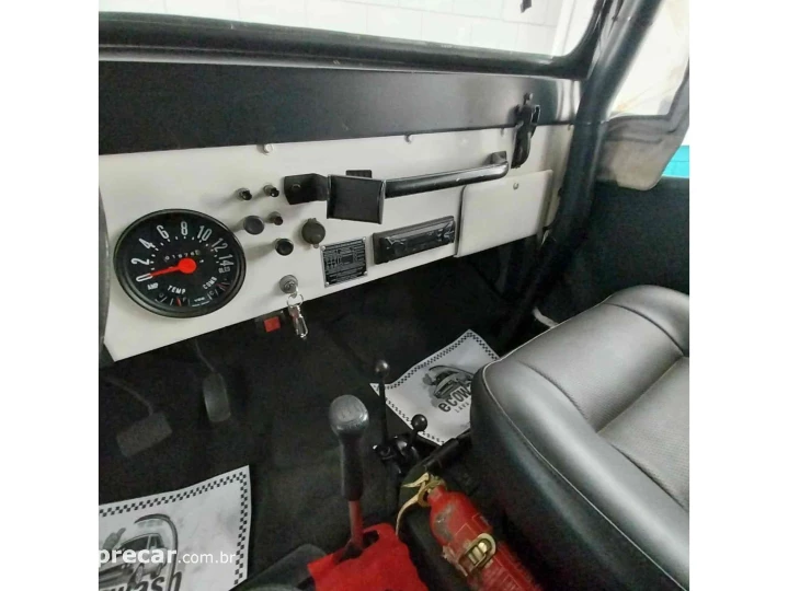 JEEP 2.6 6 CILINDROS 12V GASOLINA 2P MANUAL