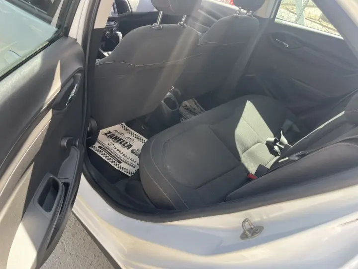 Onix Hatch 1.4 4P FLEX LT AUTOMÁTICO